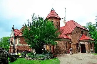 Middle nobility manor house (dwór): Żądło-Dąbrowski family manor