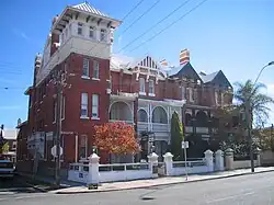 A row of Federation Queen Anne-Filigree grand terraces, Perth (c.1897)