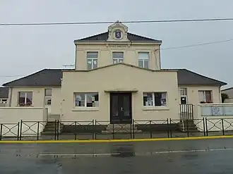 The school and former town hall of Andres
