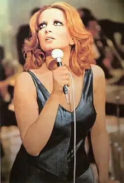Mina on the Teatro 10 television programme in 1972
