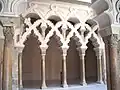 Non-blind mixed-line arches at Aljafería Palace