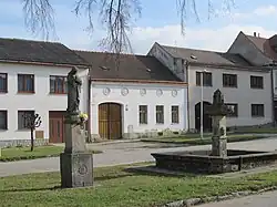 Míru Square