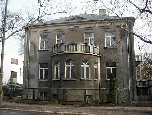 Round bay window