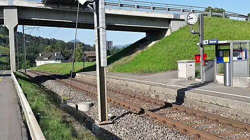 Single-track railway line with side platform and shelter