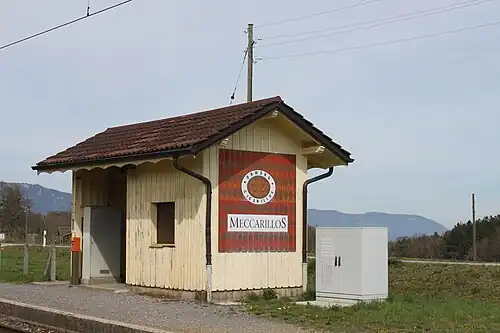 Small roofed shelter