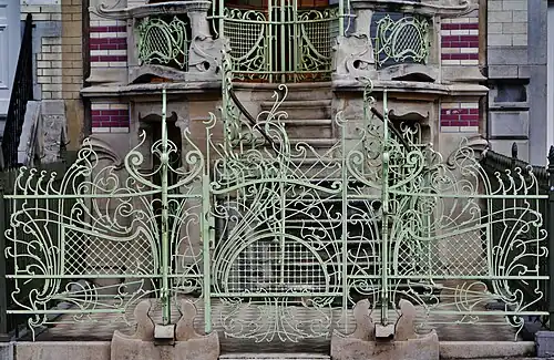 Entrance fence