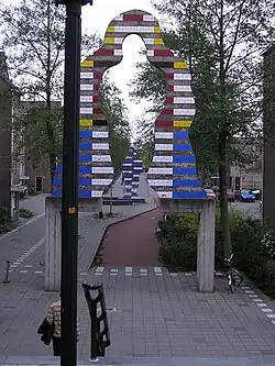 Ceramic figure' nearby the mall Stadspoort in Ede