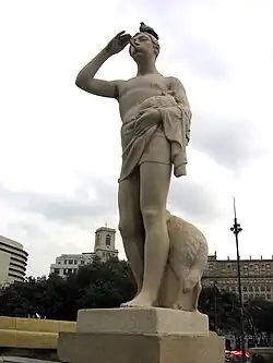 Pastor de la flauta (1928), Pablo Gargallo, plaça de Catalunya.