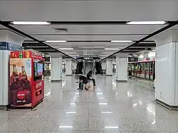 Line 1 platforms