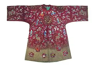 A woman's wedding yuanlingshan, closes with buttons on the right side.