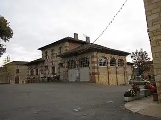 The town hall in Montcabrier