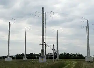 Quadrant antenna, similar to rhombic, at an Austrian shortwave broadcast station. Radiates horizontal beam at 5–9&nbsp;MHz, 100&nbsp;kW
