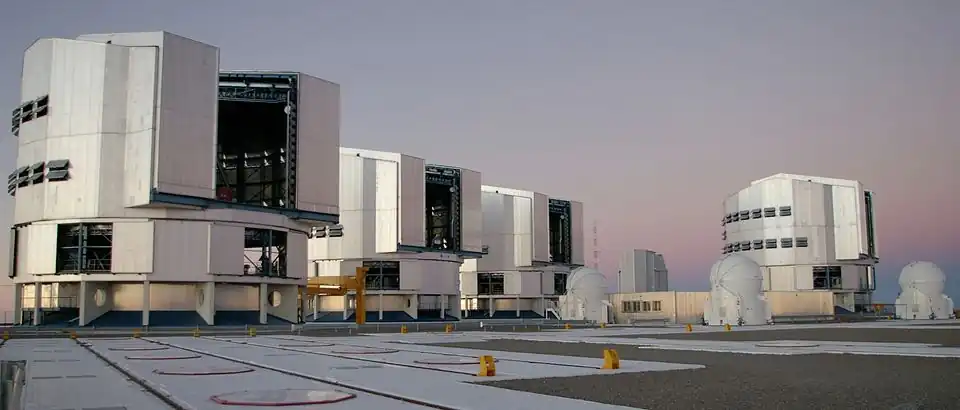 Paranal platform with the VLTs, the ATs and VST