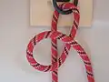 Halter hitch 1 : Place rope behind, through or around anchor object. Form a loop in the working part of the rope.