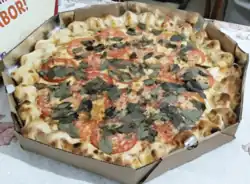 Brazilian interpretation of a Margherita pizza with requeijão-filled "soft bun" crust