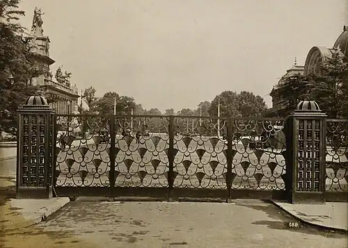 The papyrus flower – Porte d'honneur, at the International Exhibition of Modern Decorative and Industrial Arts in Paris, by Edgar Brandt (1925)[115]