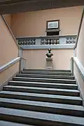 Grand staircase connecting both phases of the building in the Suave style, 2019
