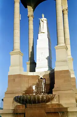 King George V's statue at India Gate in 1952
