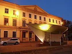 Wangenheim Palace at night with bus stop from the art project BUSSTOPS in front of the palace.